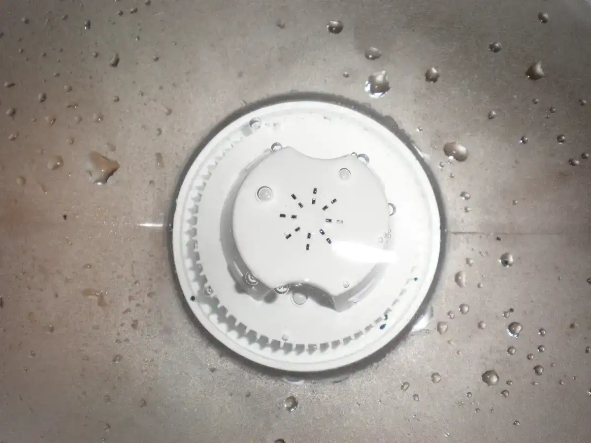 Wellen in türkisfarbenem Wasser