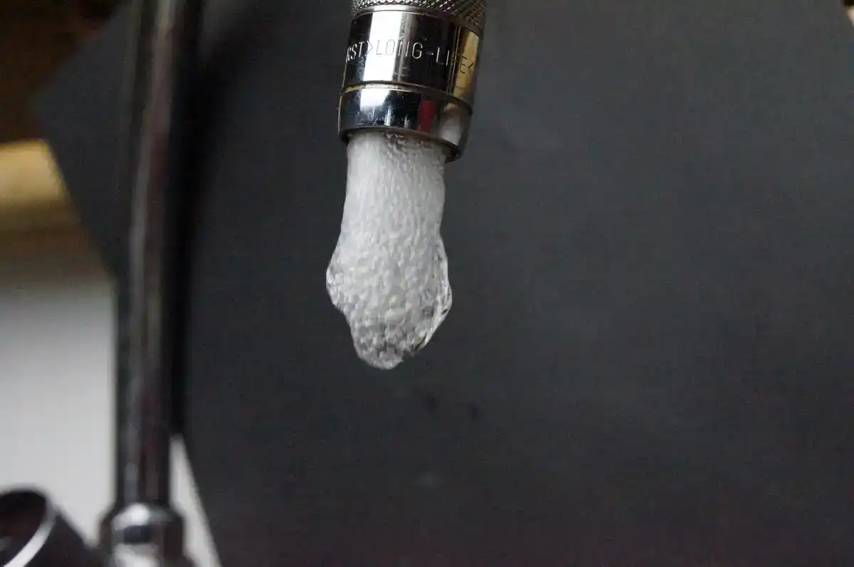 Badarmatur mit Wasserstrahl